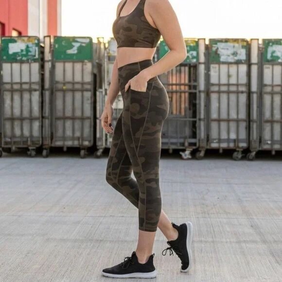 Senita Athletics Pants - Senita Athletics Shakti 7/8 Camo Capri Leggings Size Small